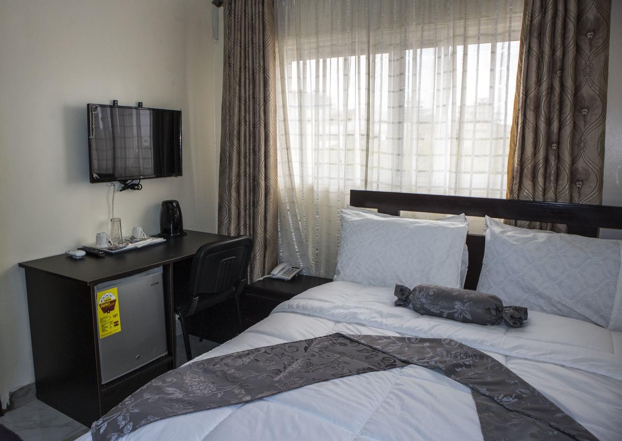 Villa Angelia Hotel Accra Exterior foto